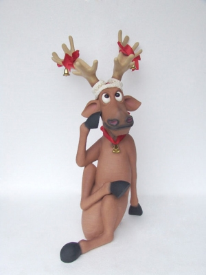Funny Reindeer Sitting with Crossed Legs (JR 2353)