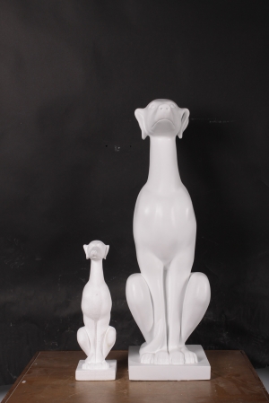 Greyhound Sitting -Primer -JR 170104P