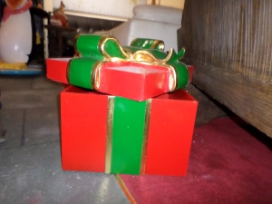 Gift Box With Green Ribbon (JR 2761)