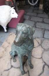 Labrador sitting in Bronze (JR 110098brz)	 - Thumbnail 02