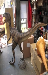 Velociraptor 5ft tall (JR 110015) - Thumbnail 03