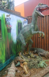 Giant Raptor 10ft tall (JR 1550)