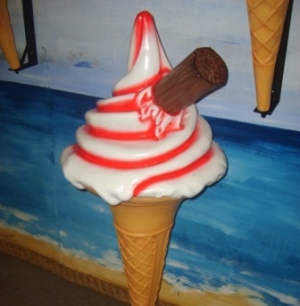 Standing Sugar Cone with Flake Red Sauce (JR SCWF4-RS)