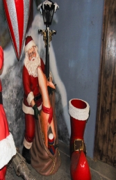 Santa Claus with Reindeer and Lamp Post (JR 2394) - Thumbnail 02