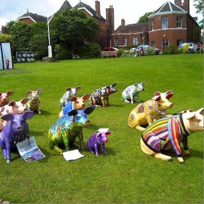 FESITVAL PIGS ON PARADE