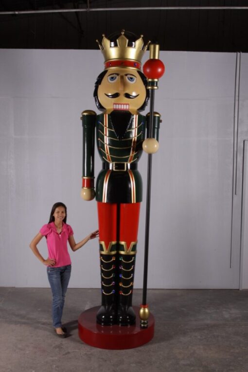 NUTCRACKER 12FT SCEPTURE IN LEFT HAND - JR 130090 - Image 2