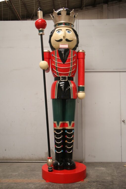 NUTCRACKER 12FT SCEPTURE IN RIGHT HAND - JR 130091 - Image 4