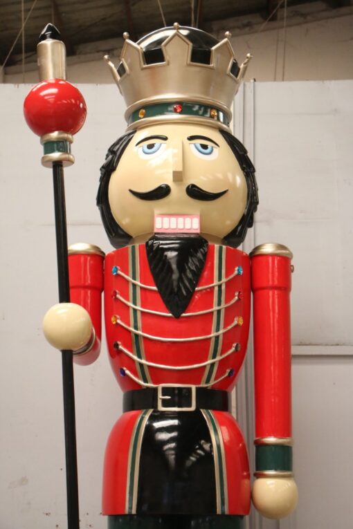 NUTCRACKER 12FT SCEPTURE IN RIGHT HAND - JR 130091 - Image 3