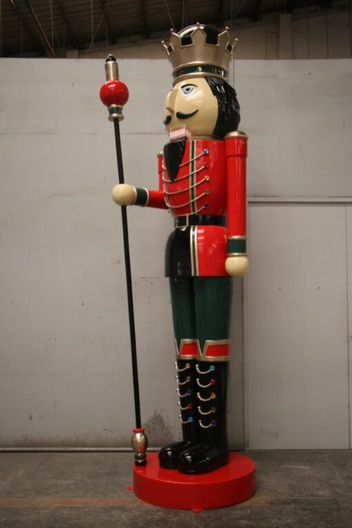 NUTCRACKER 12FT SCEPTURE IN RIGHT HAND - JR 130091 - Image 2