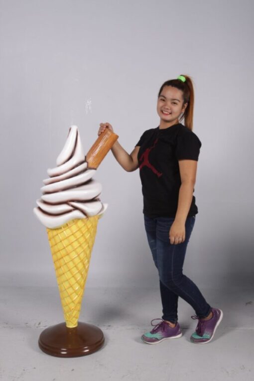 WHIPPY ICE CREAM STANDING 4FT WITH FLAKE JR 0045 - Image 4