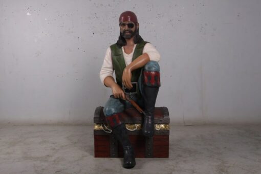 PIRATE SITTING ON CHEST JR 180182