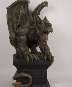 Giant Gargoyle on Plinth | JR 190048