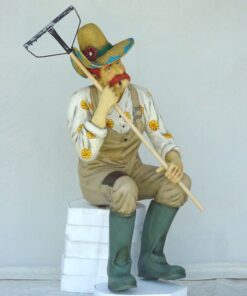 Gardener with Rake - Sitting | JR 1611