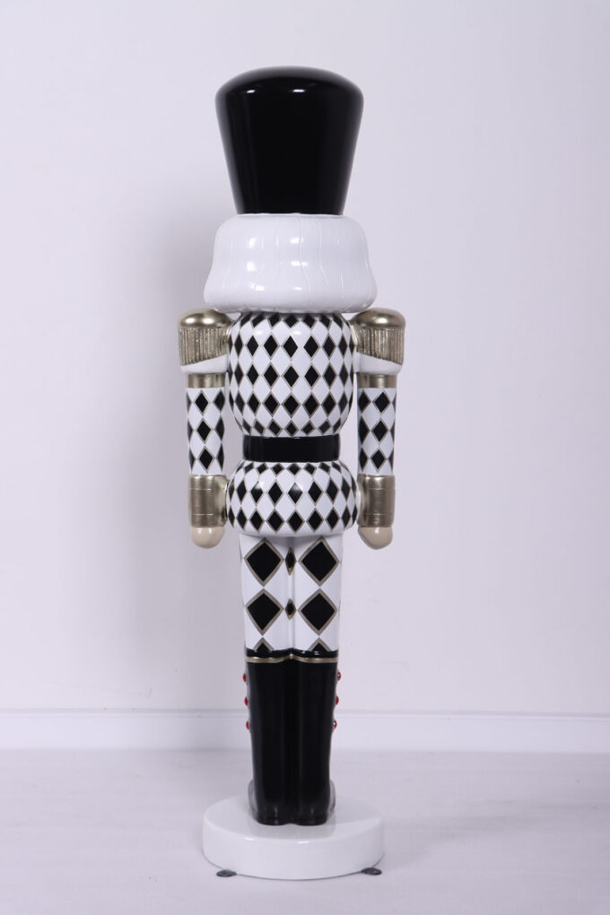 190077CheckeredBlackWhite
